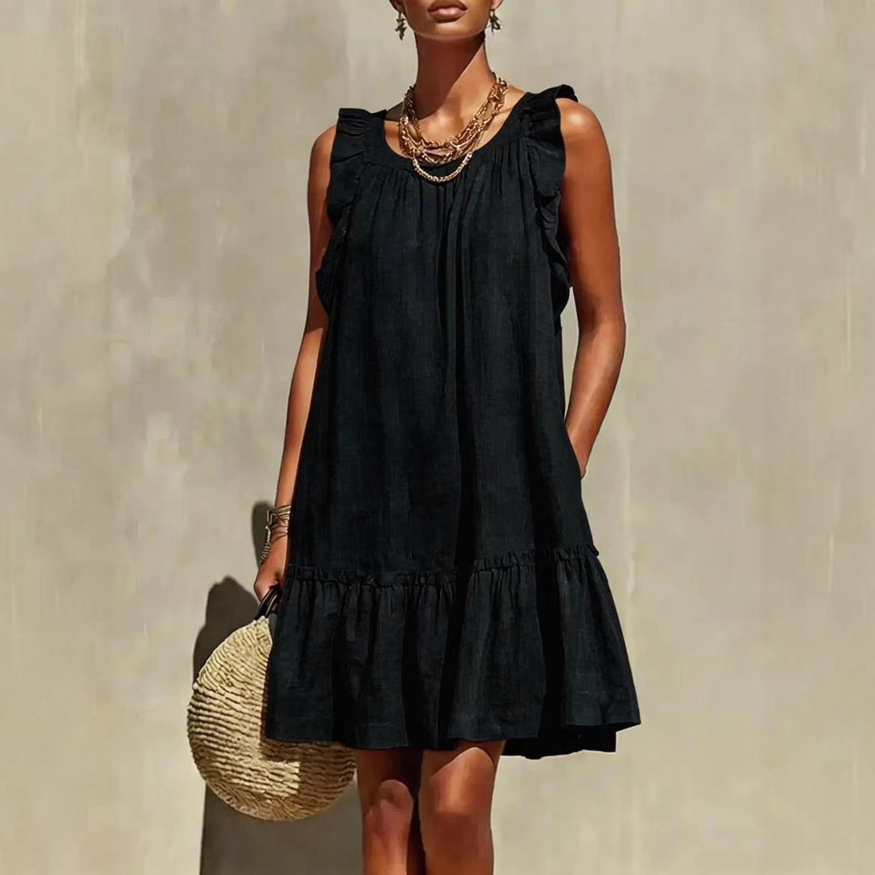 Robe droite sans manches, col rond et volants