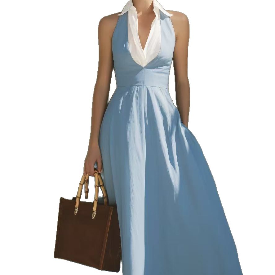 Robe longue bleu ciel, encolure drapée et taille cintrée