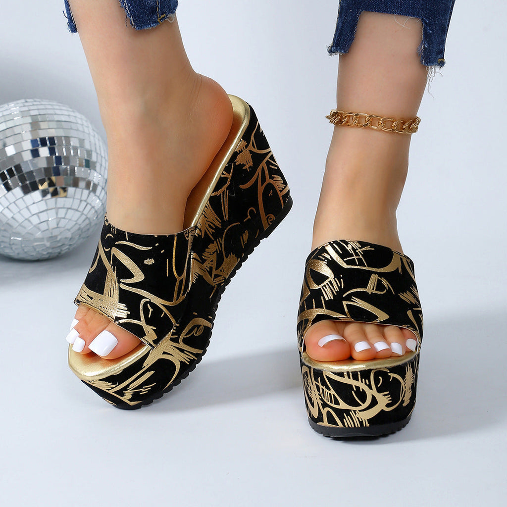 Printed wedge sandals with round toes