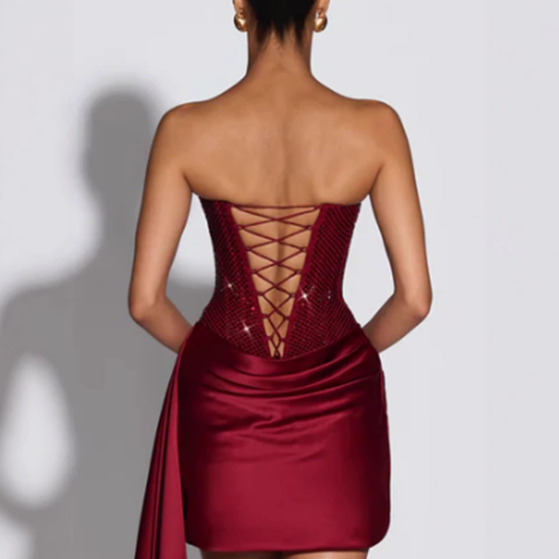 Robe bustier gainante à paillettes bordeaux