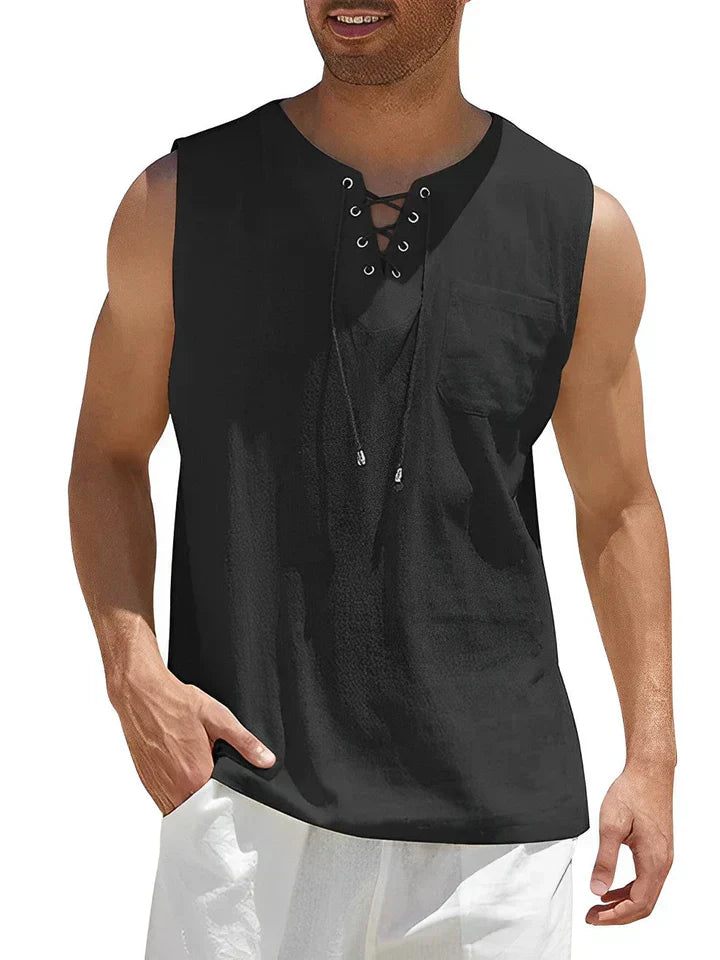 Débardeur noir sans manches pour homme avec lacets, poche poitrine, style décontracté. Mode estivale, tenue légère, tendance masculine.