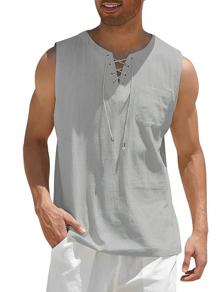 Débardeur homme gris sans manches avec laçage, poche poitrine, style décontracté estival. Mode masculine tendance, tenue légère et confortable.