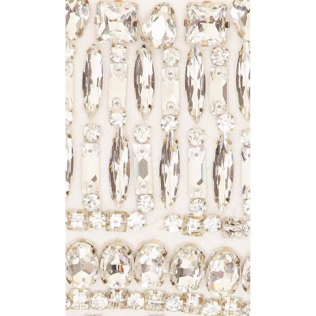 Robe du soir blanc à haut tube orné de diamants