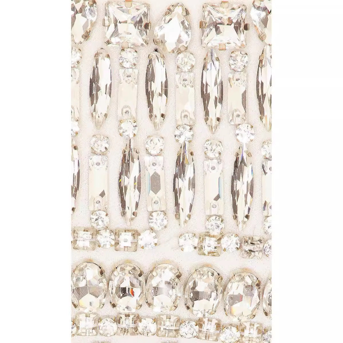 Robe du soir blanc à haut tube orné de diamants