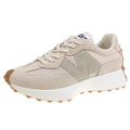 Sneaker beige moderne avec semelle épaisse blanche, détails en cuir et textile, design tendance pour homme et femme, idéal pour la mode urbaine.