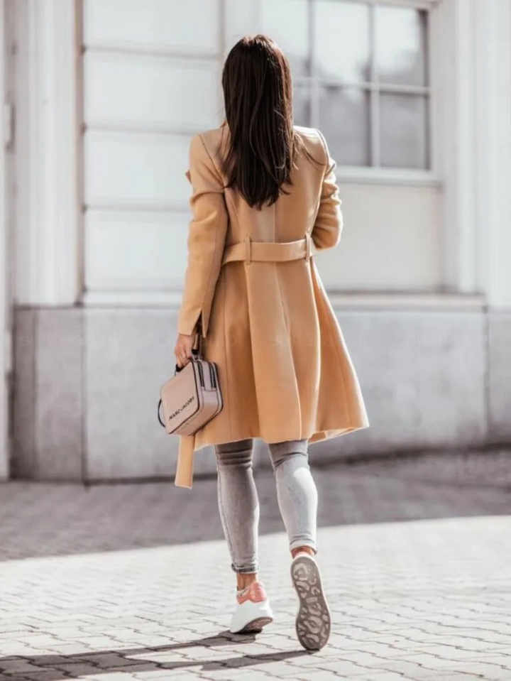 Elegant and fitted trench coat for women - Autumn Collection
