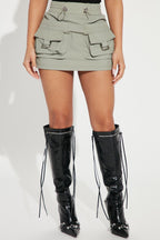 Mini-jupe cargo en micro nylon Still Got It - Sauge