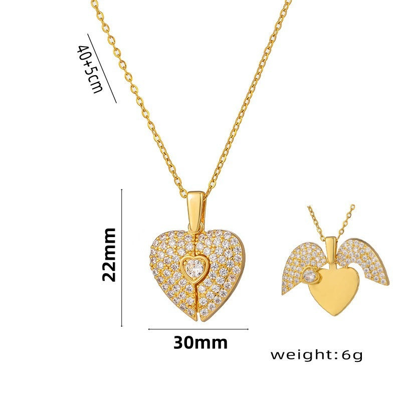 Collier avec pendentif en forme de cœur et ailes