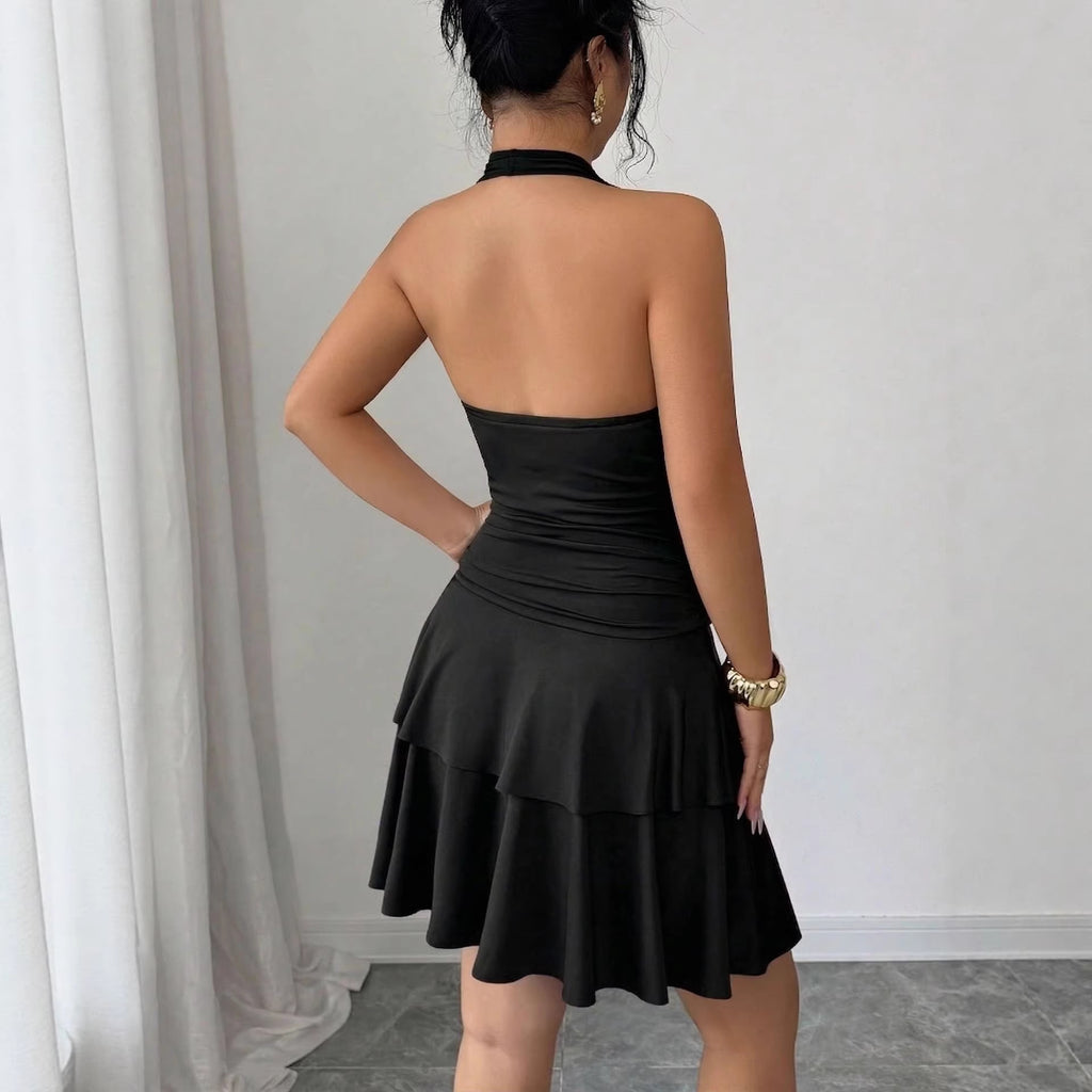 Robe fourreau plissée à fermoir métal — Silhouette affinée