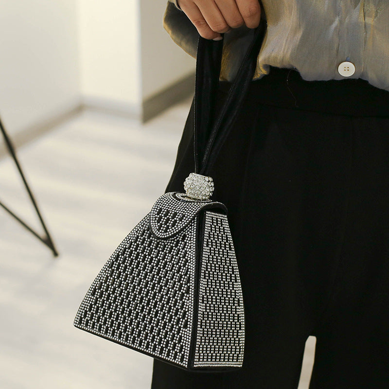 Sacs a main pyramide strass