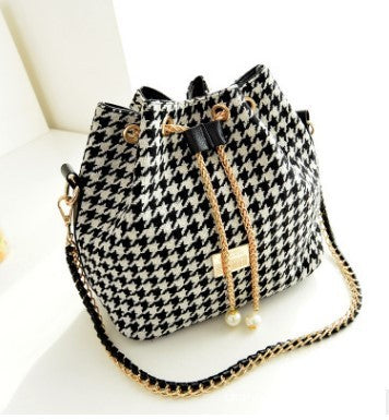 Sac à main bandoulière avec chaîne en perles cordon de serrage forme seau - Chic&Shines