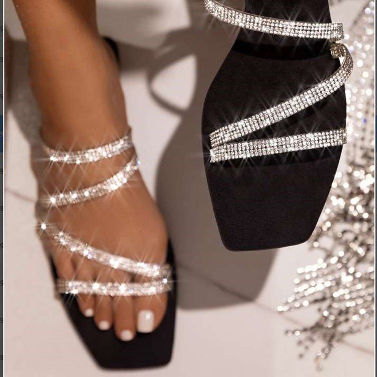 Flat-soled square-toed shoes with colored rhinestones