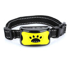 Collier anti-aboiement pour chien, jaune et noir, avec motif patte, réglable, technologie de détection sonore, dressage canin efficace.