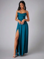 Robe de soirée longue en satin avec décolleté drapé et dos nu