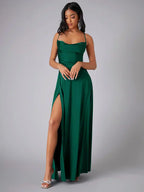 Robe de soirée longue en satin avec décolleté drapé et dos nu