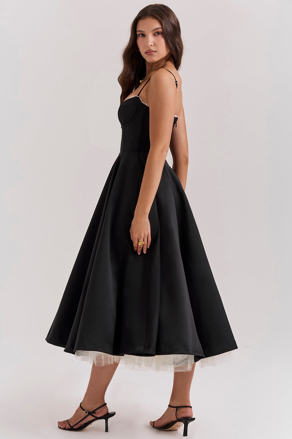 Robe de soirée automnale avec détails de l'armature | Satin | Élégant & Féminin