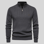 Pull gris foncé à col zippé, motif côtelé vertical, manches longues, style élégant et moderne, idéal pour l'hiver et les occasions décontractées.