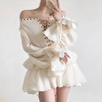 Loose-fitting short dress with bell sleeves and high waist