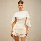 Ensemble deux-pièces asymétrique avec lacets et cape