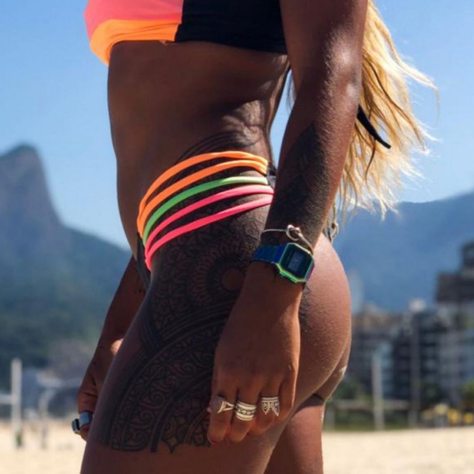 Bikini deux pièces top tube motif à rayure multicolore