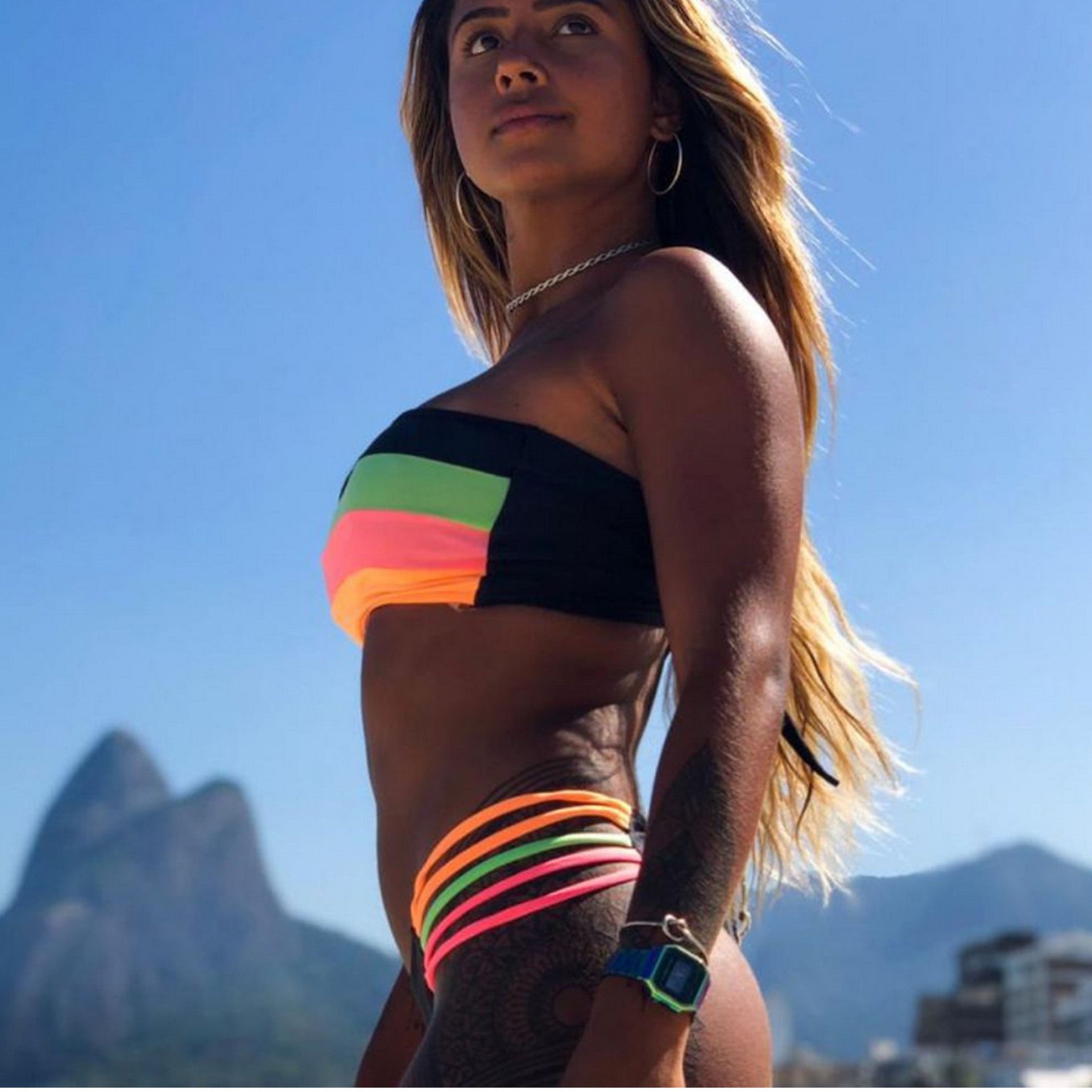 Bikini deux pièces top tube motif à rayure multicolore