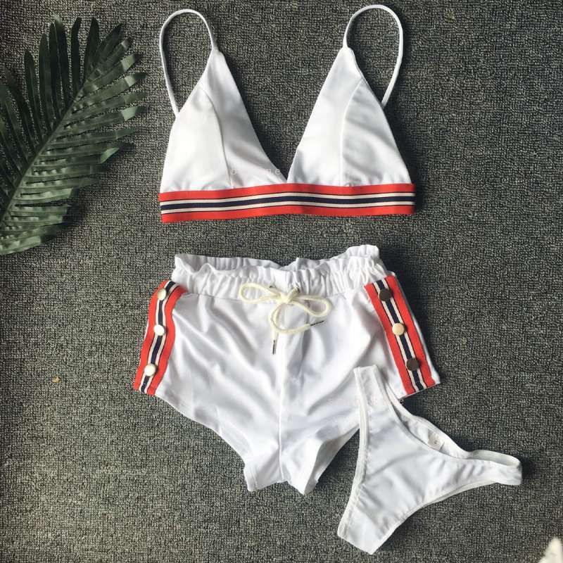 Maillot de bain à bretelle, short et bikini trois pièces