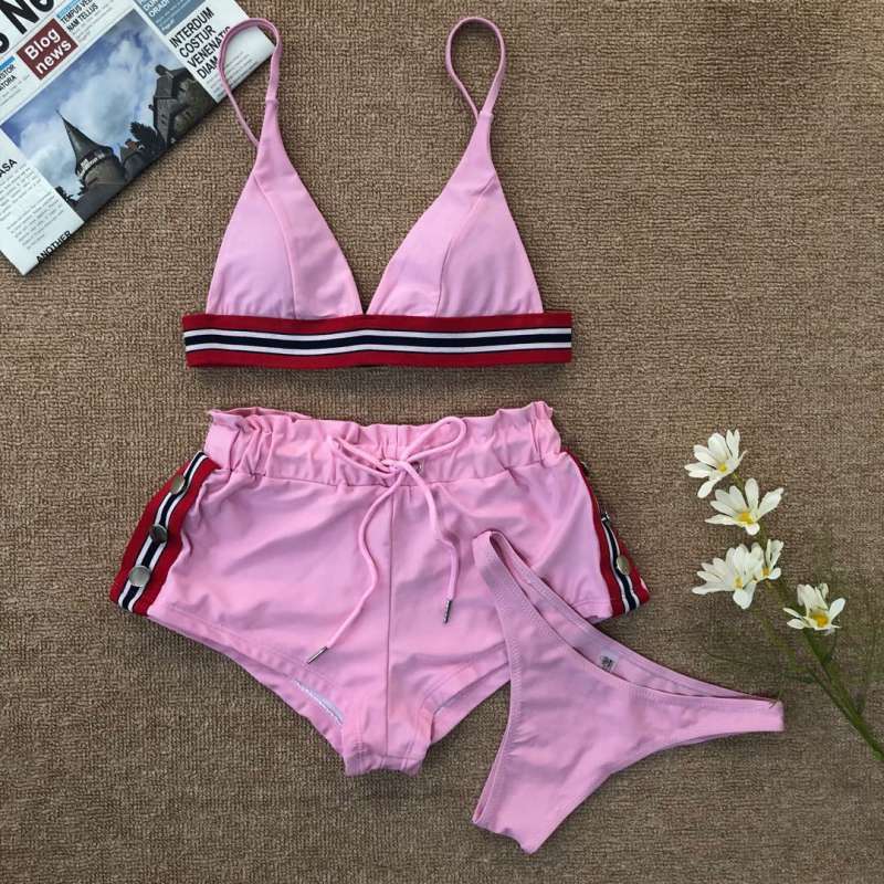 Maillot de bain à bretelle, short et bikini trois pièces