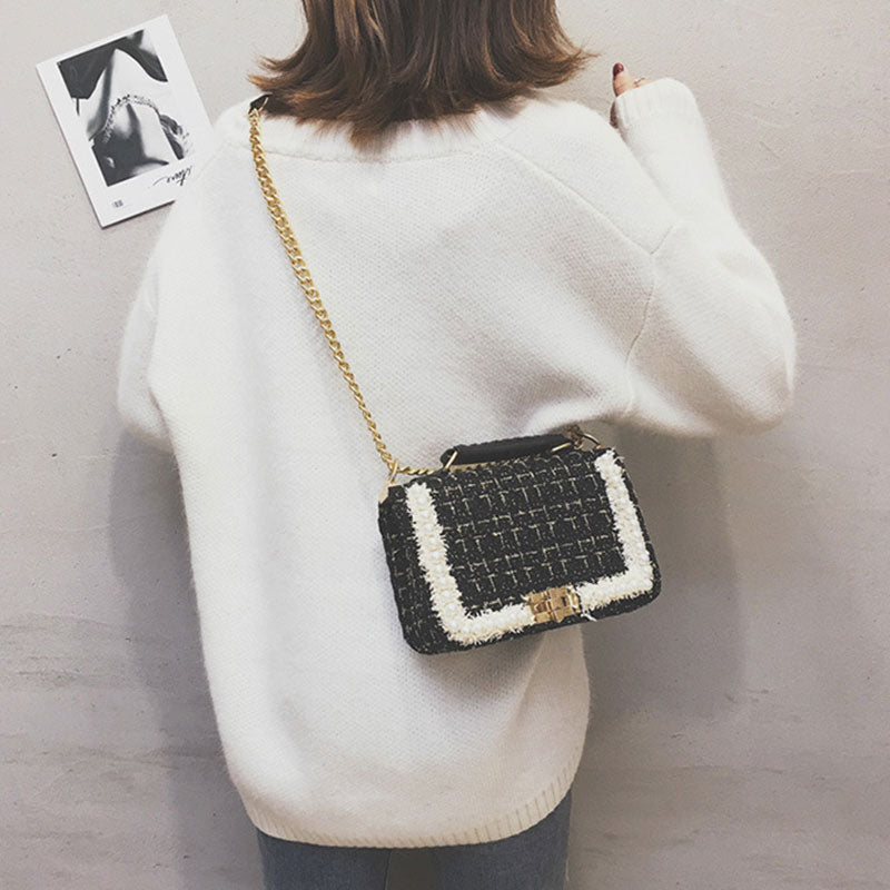 Elegant Square Bag with Pearl Chain Decoration