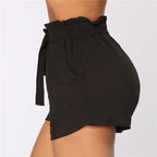 Short court taille haute avec ceinture