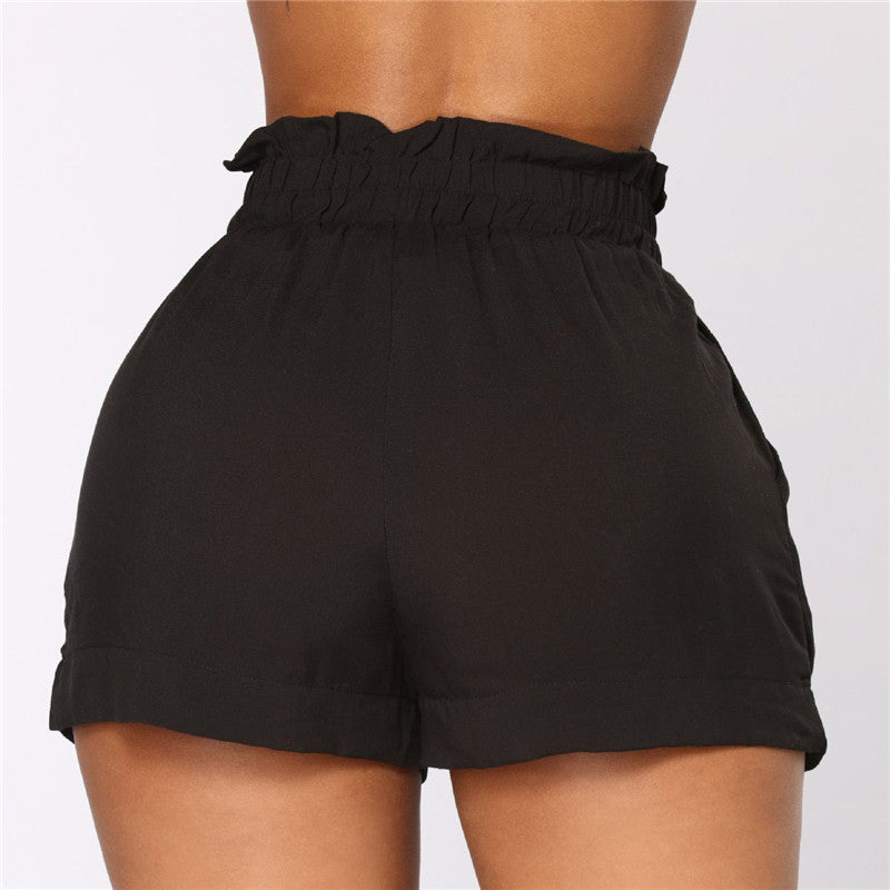 Short court taille haute avec ceinture