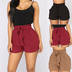 Short court taille haute avec ceinture
