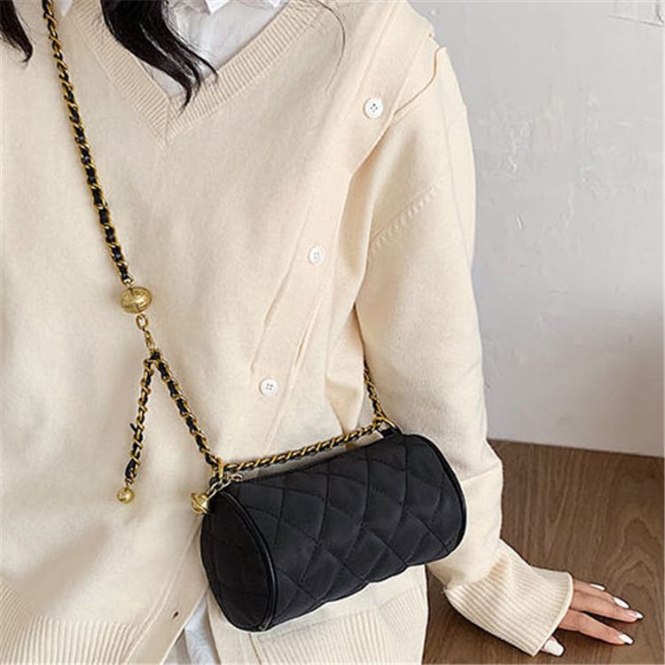 Fashion pillow bag with chain zipper