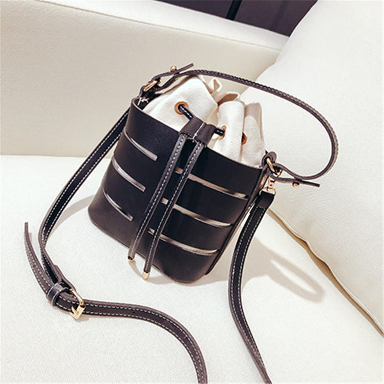 Sac forme seau évidé - Chic&Shines
