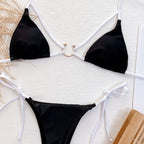 Maillot de bain bikini haut licou et bas échancré à lacets