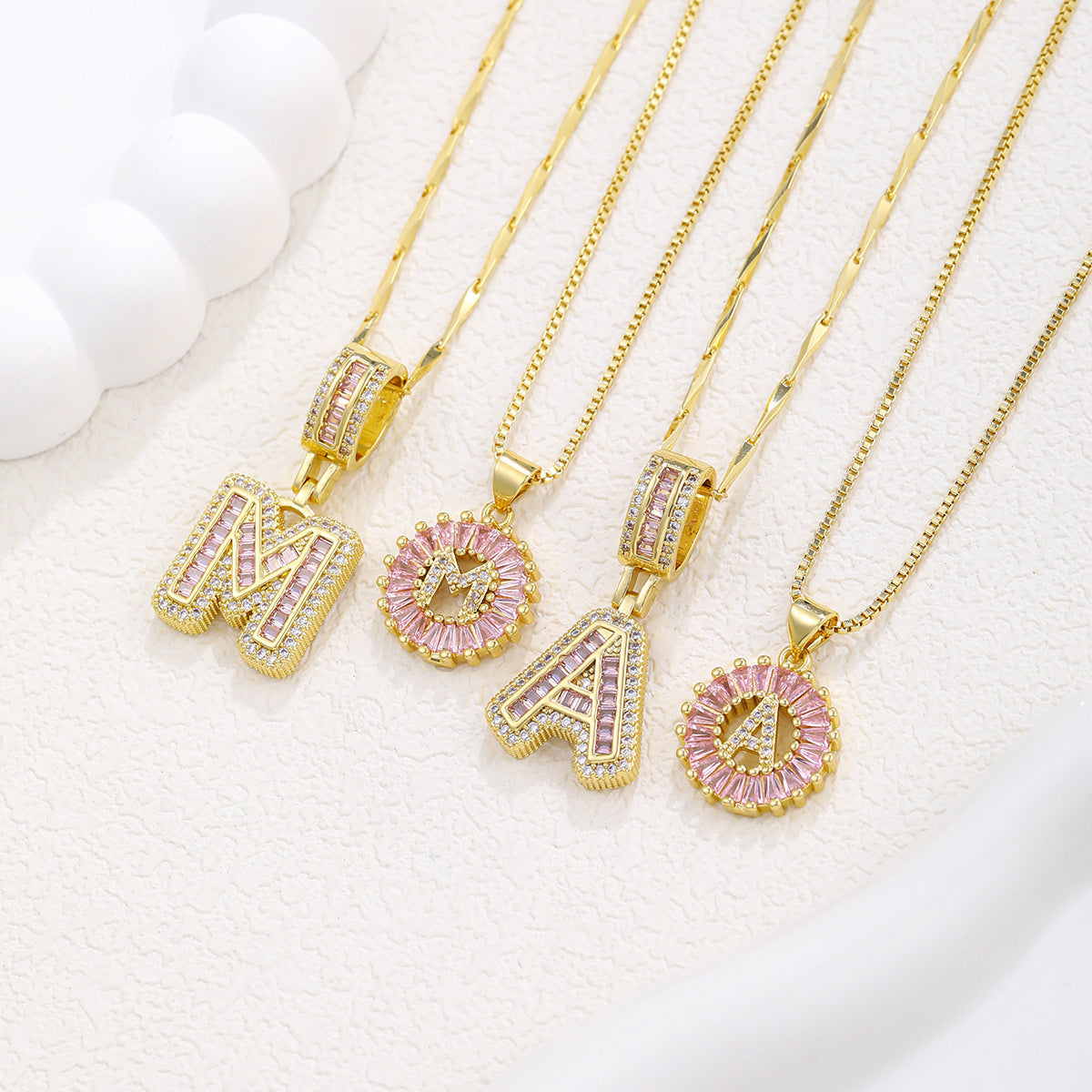 Collier pendentif lettre de l'alphabet