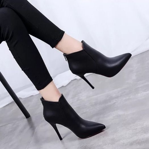 Botte courte à talons aiguilles