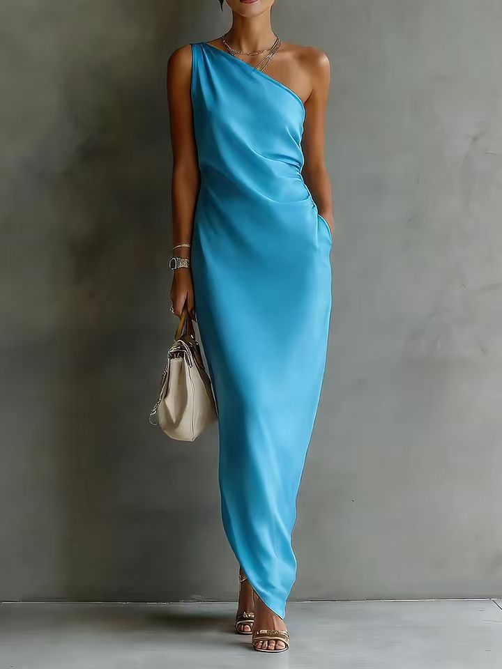 Robe longue satin drapée épaules nues