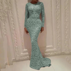 Robe de soirée longue en dentelle bleue scintillante, manches longues, coupe sirène, élégante et glamour, idéale pour événements formels.