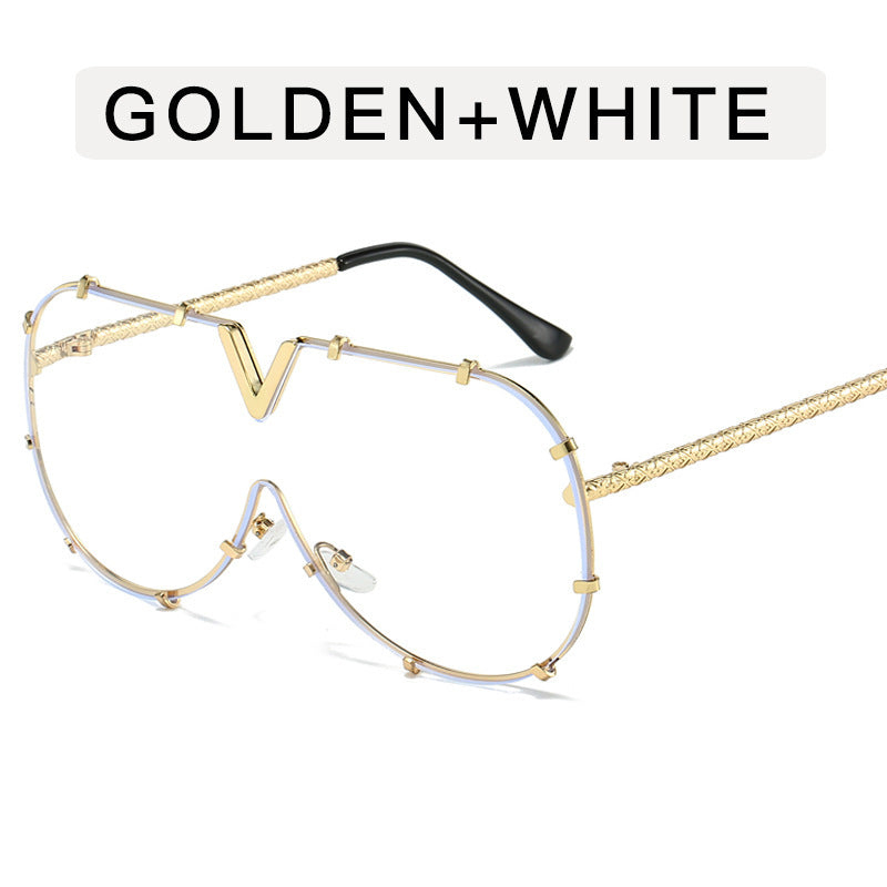 Lunette de soleil V avec rivets en métal - Chic&Shines