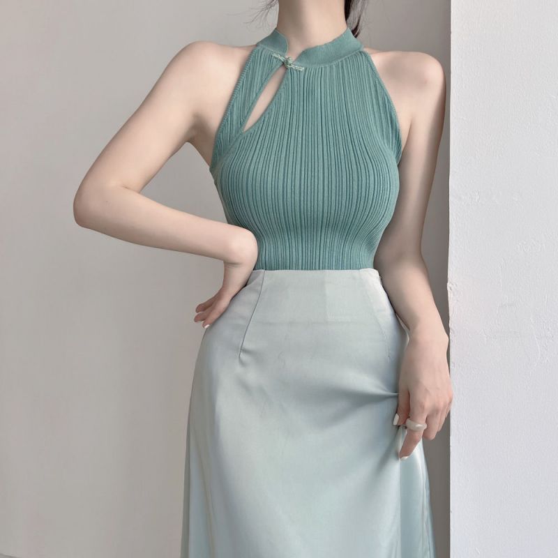 Sleeveless round neck crop top