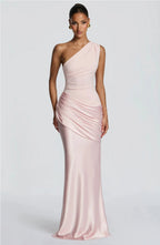 Robe longue asymétrique taille haute élégante