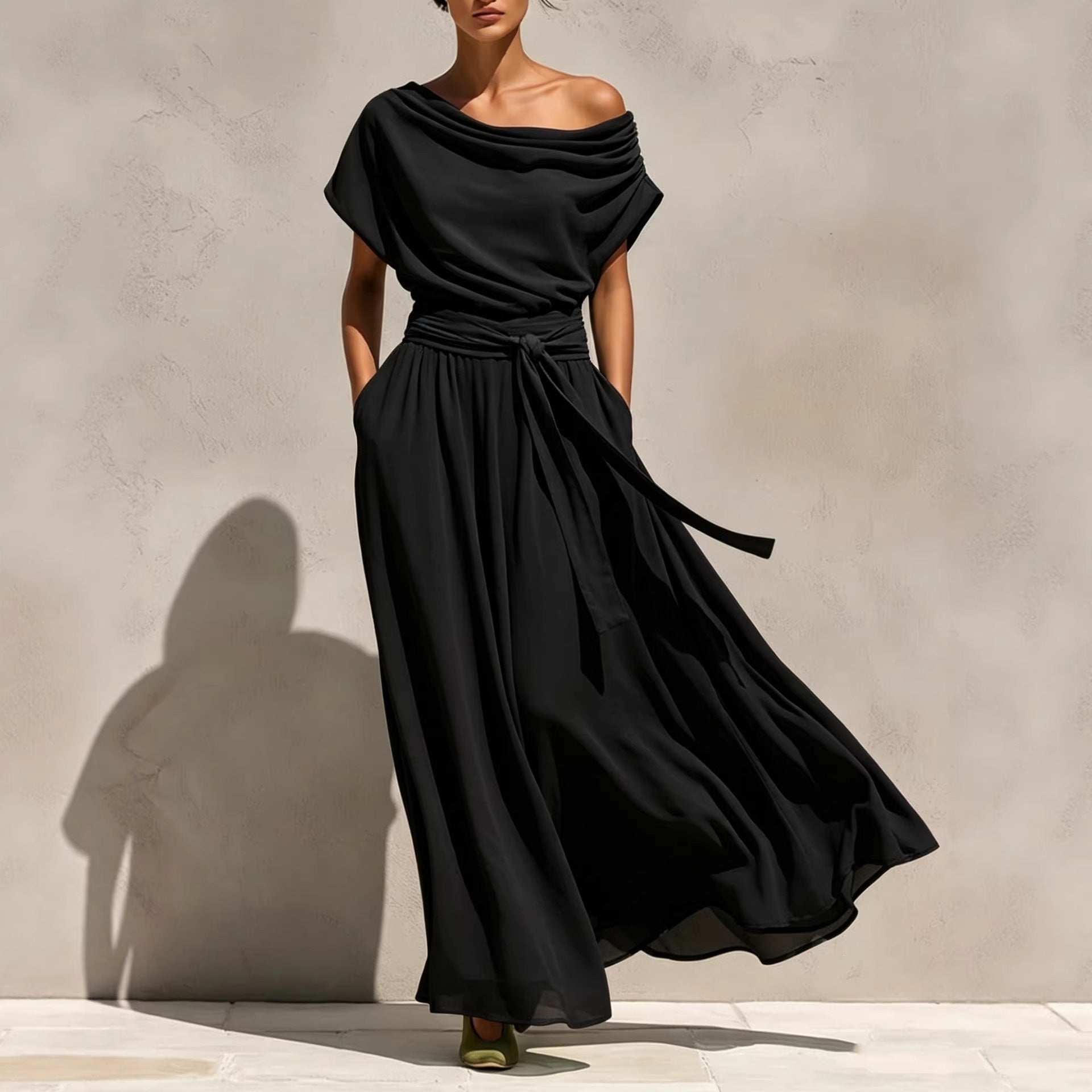 Robe mi-longue plissée taille marquée manches courtes