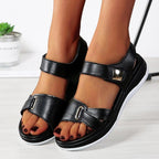 Sandales noires en cuir pour femme avec semelles blanches, design moderne et confortable, parfaites pour l'été.