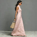 Robe longue sans manches col dressé — Élégance intemporelle