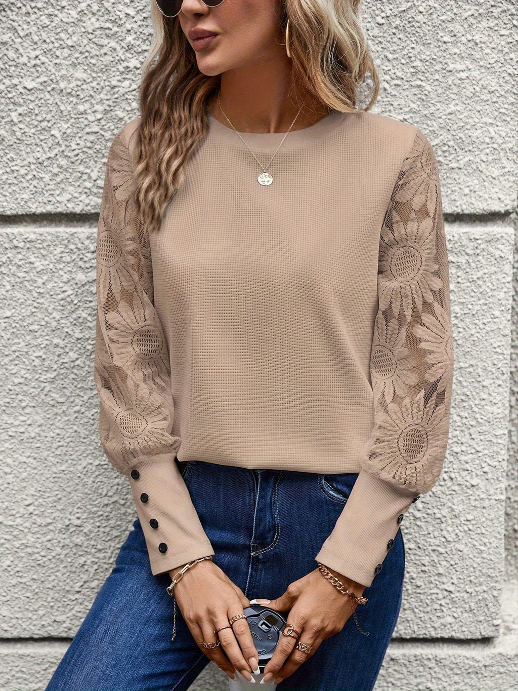 Liv's elegant floral lace T-shirt for women, round neck