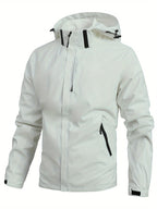 Veste imperméable blanche avec capuche, fermetures éclair noires, idéale pour activités extérieures. Design moderne et fonctionnel pour hommes.