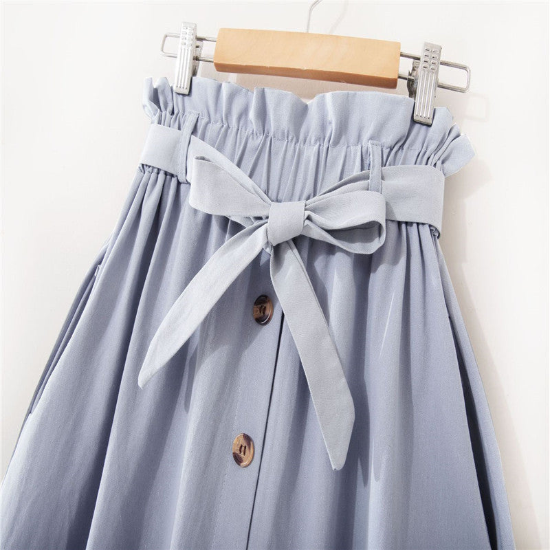 Jupe courte taille haute boutonnée avec ceinture