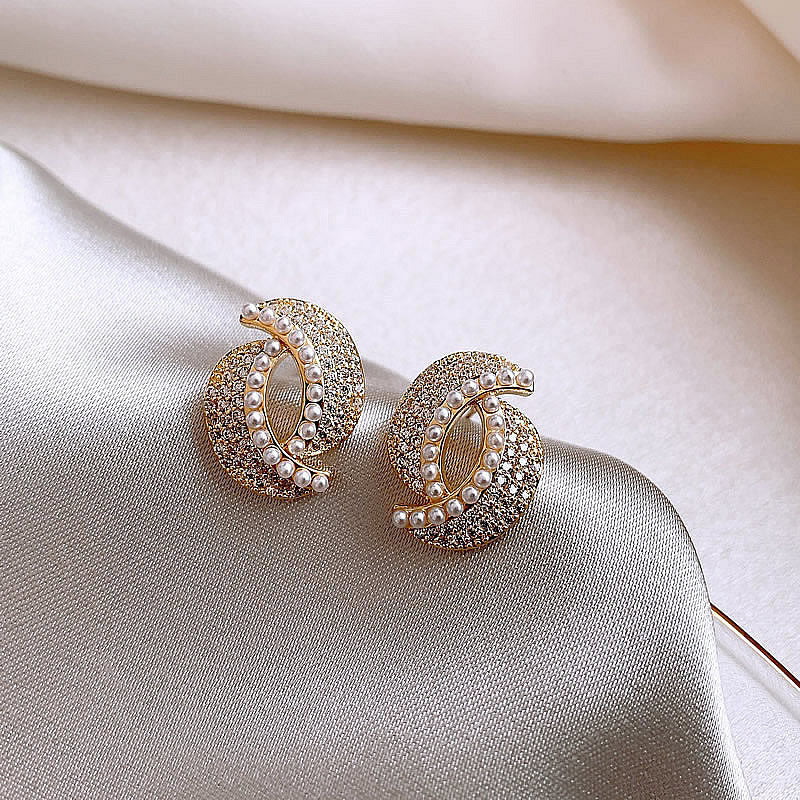 Boucles d'oreilles ornées de strass et de perle
