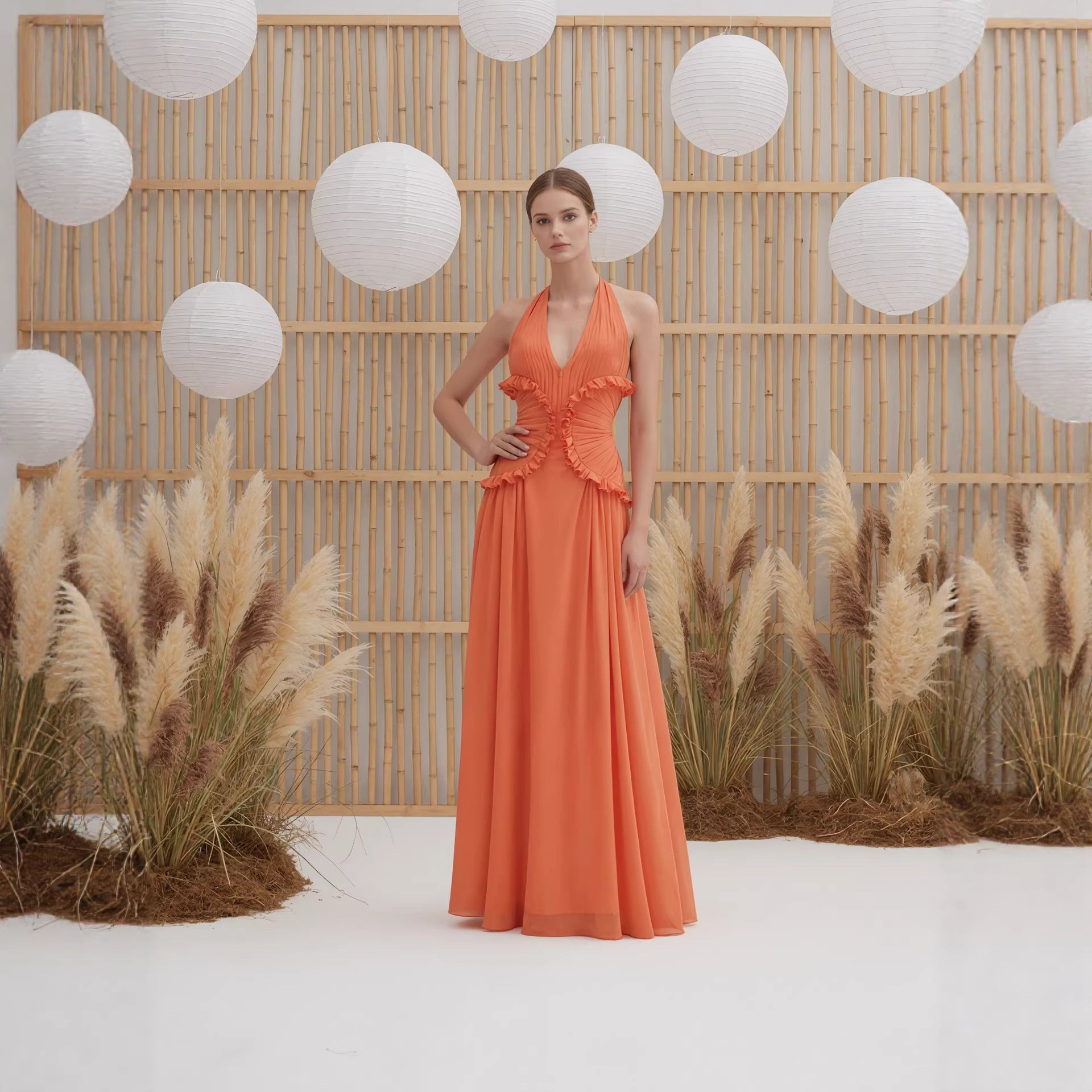 Robe longue orange à encolure cache-cœur