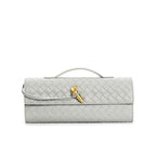 Sac à main en cuir tressé gris avec fermoir doré, design élégant et moderne. Accessoire de mode luxueux pour femme, tendance et chic.